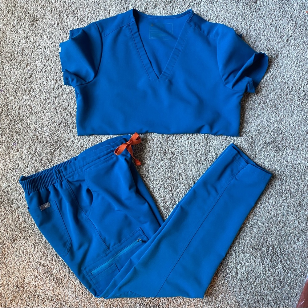 ❌ SOLD in M❌ Figs Scrub Set in Alps Blue (XS/XSP)